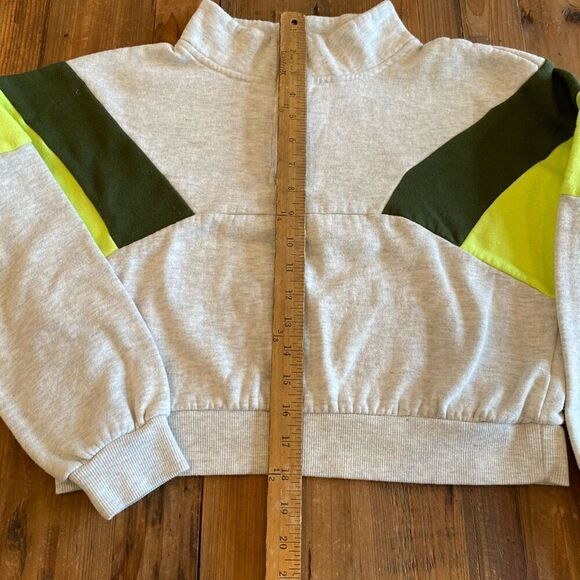 Love Tree Cropped Zipper Front Sweatshirt Gray Green Size Medium - Picture 7 of 10